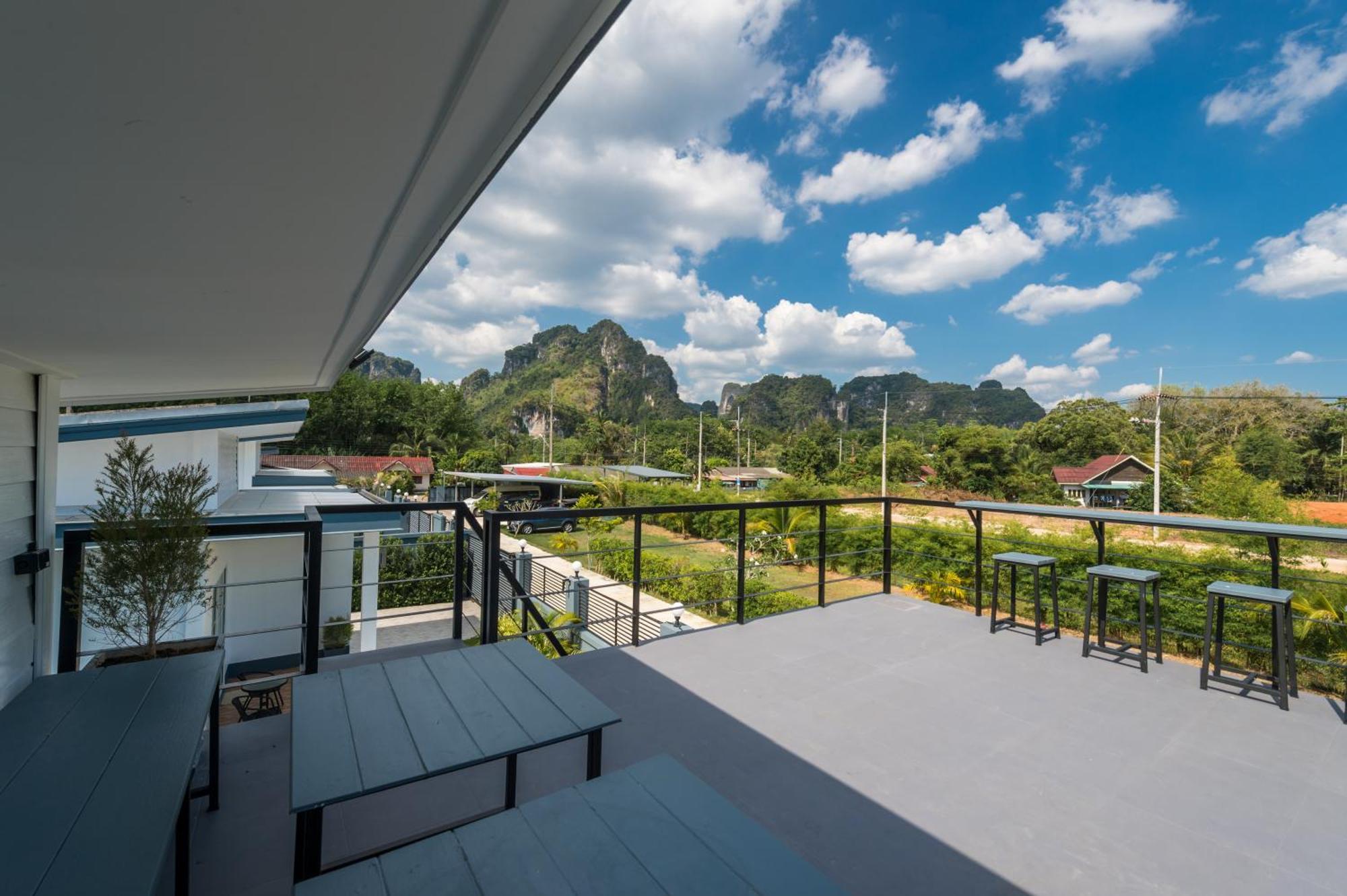 Lark Pool Aonang Krabi Villa *